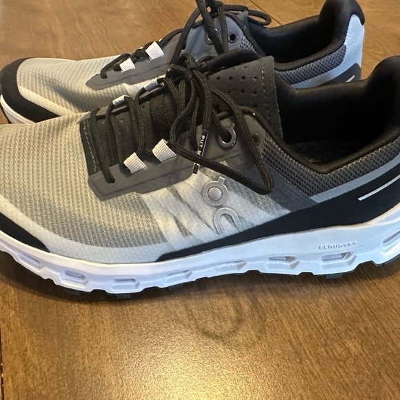 On Running Gray and Black Athletic Sneakers 8 - Picture 5 of 9